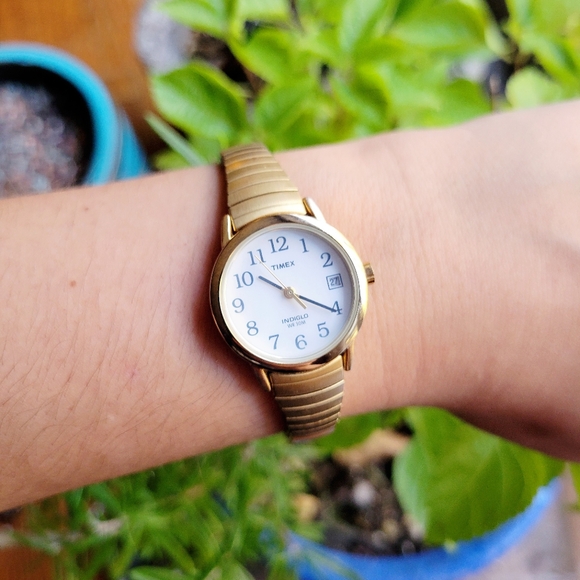 Vintage Timex Indiglo Womens Womans Gold Round Analog Calendar Stretch Watch - Picture 3 of 10